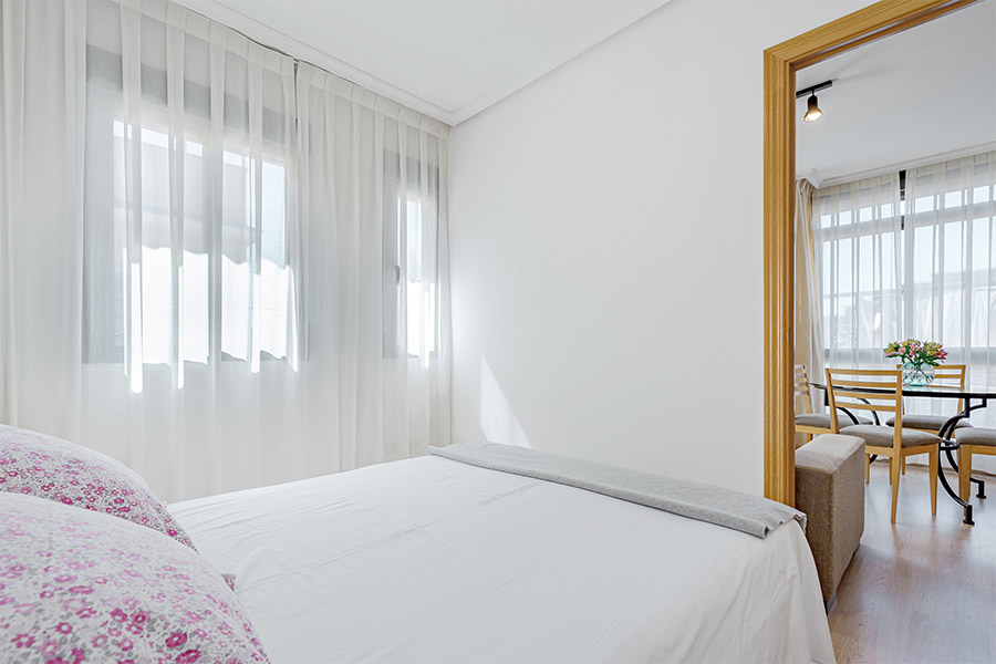 Close-up of double bedroom in 1 bedroom flat of Proinca Otamendi Building