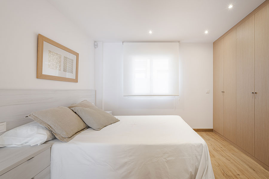 Bedroom suite 1 in the 4-bedroom rental flat in Cuatro Caminos, Madrid.