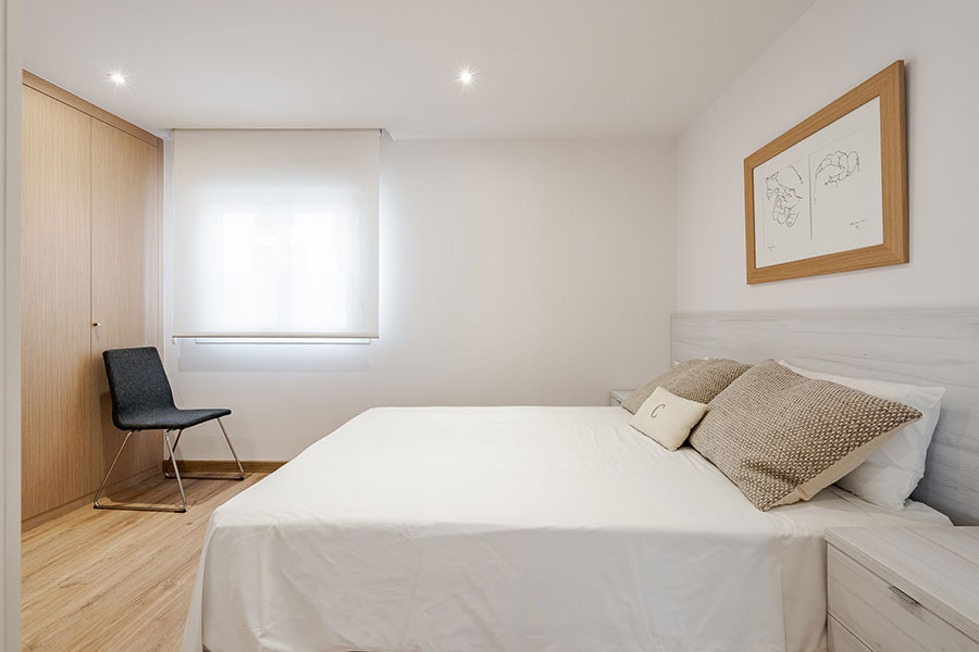 Bedroom suite 2 with private bathroom in a 4-bedroom rental flat in Cuatro Caminos, Madrid.