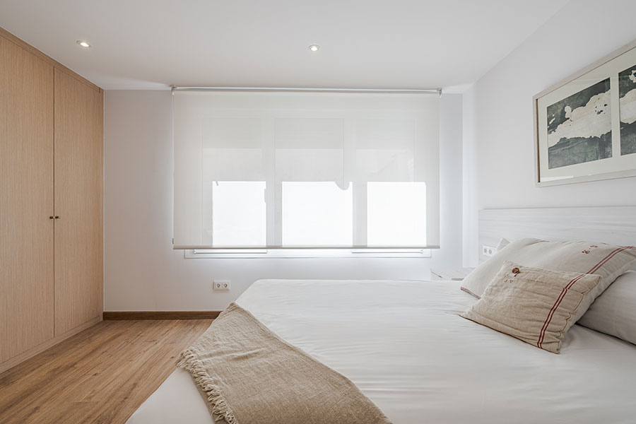 Bedroom suite 3 with private bathroom in a 4-bedroom rental flat in Cuatro Caminos, Madrid.