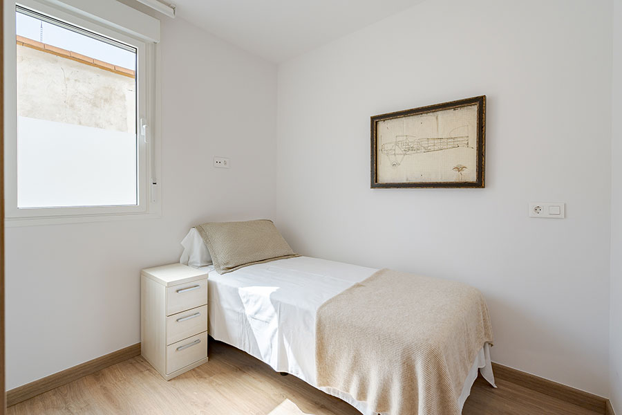 Bedroom suite 4 in the 4-bedroom rental flat in Cuatro Caminos, Madrid.