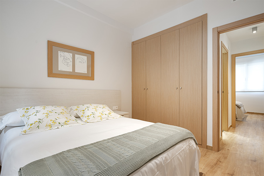 Detail of the built-in wardrobe in double bedroom of 3-bedrooms penthouse C of Proinca Moncloa Buil