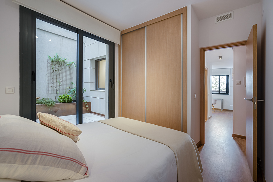 Detail of bedroom 1 in a 3-bedroom apartment for rent in Chamberí, Madrid.