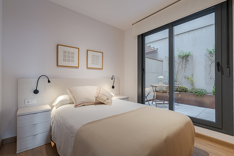 Bedroom 1 in a 3-bedroom apartment for rent in Chamberí, Madrid.