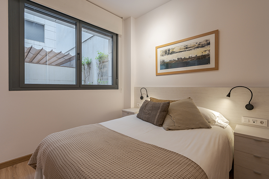 Detail of bedroom 2 in a 3-bedroom apartment for rent in Chamberí, Madrid.