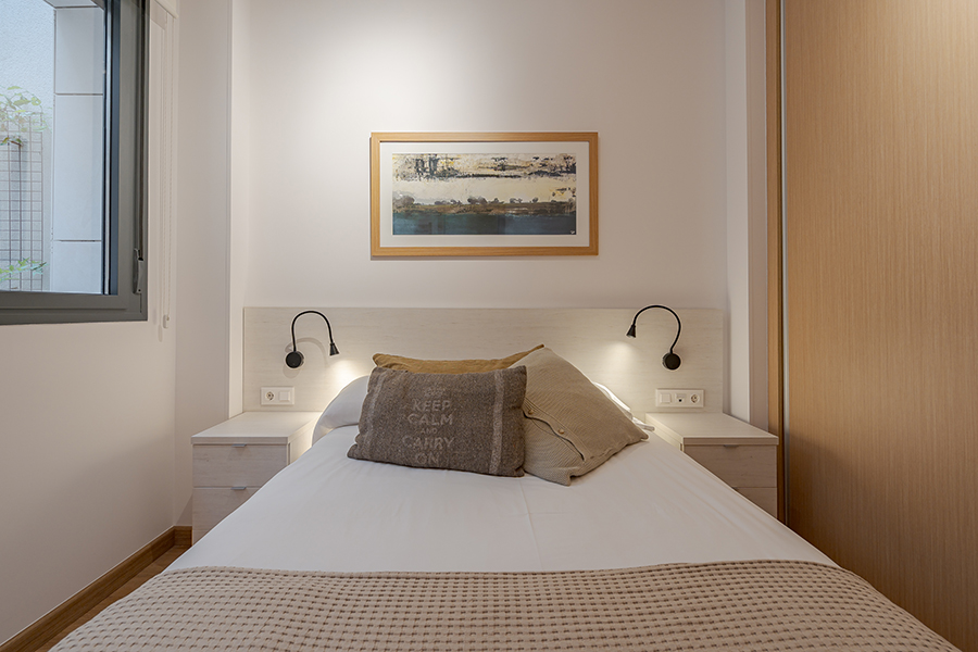 Bedroom 2 in a 3-bedroom apartment for rent in Chamberí, Madrid.