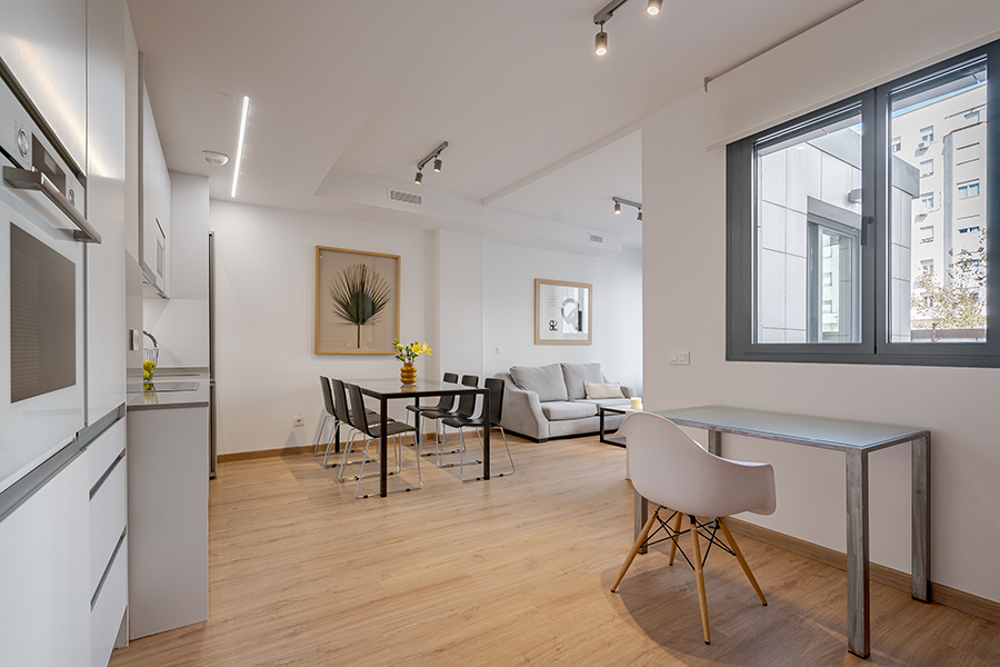 Desk area in a 3-bedroom apartment for rent in Chamberí, Madrid.