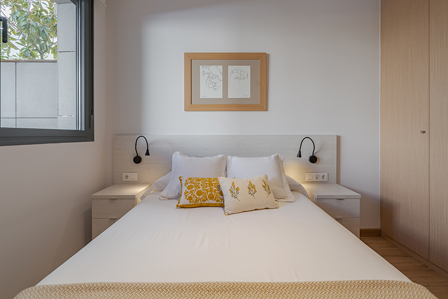 Detail of the suite bedroom in a 3-bedroom apartment for rent in Chamberí, Madrid.
