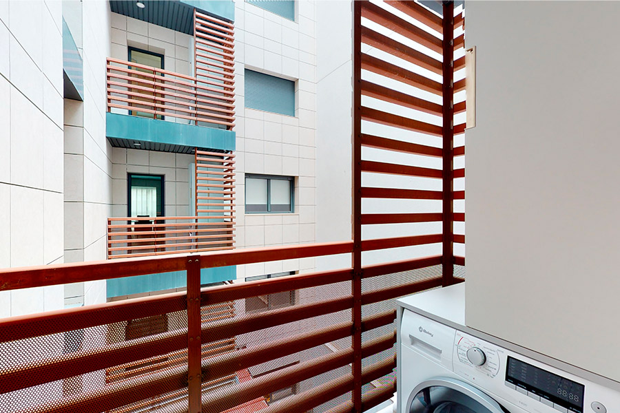 Detail of the laundry terrace with washer-dryer in the 1-bedroom flat D of the Proinca Moncloa Building