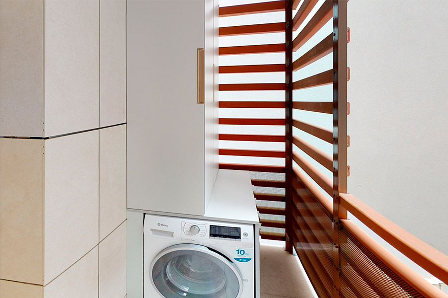 Detail of the laundry terrace with washer-dryer in the 1-bedroom flat F of the Proinca Moncloa Building