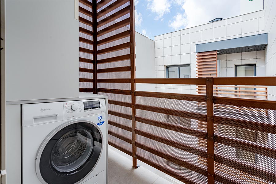 laundry terrace with washer-dryer in the 1-bedroom penthouse A of the Proinca Moncloa Building