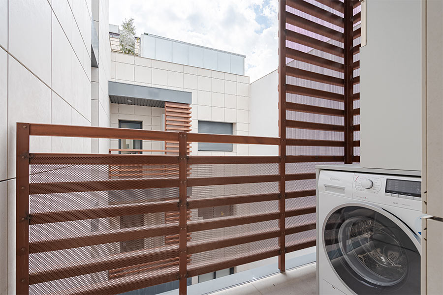laundry terrace with washer-dryer in the 1-bedroom penthouse C of the Proinca Moncloa Building