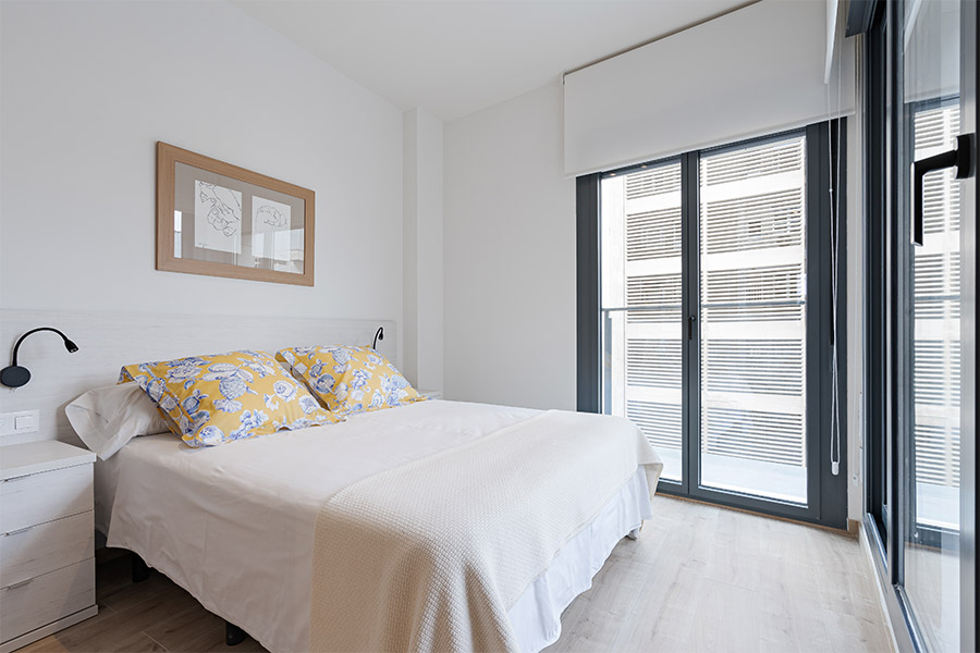 Master bedroom of 2-bedrooms penthouse B of the Proinca Moncloa Building