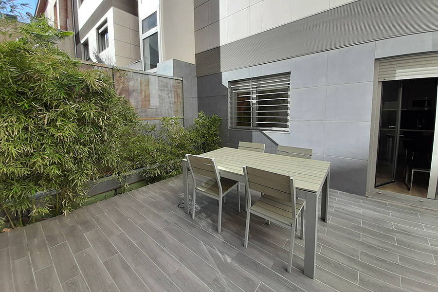 Patio terrace of a 2 bedroom apartment for rent in Azca Madrid