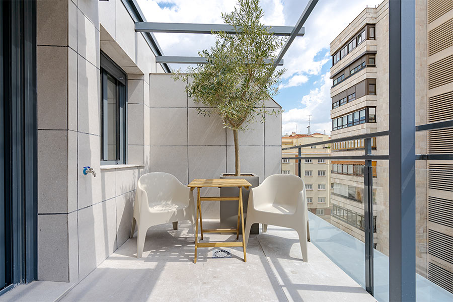 Terrace sitting area of the penthouse A of the Proinca Moncloa Building